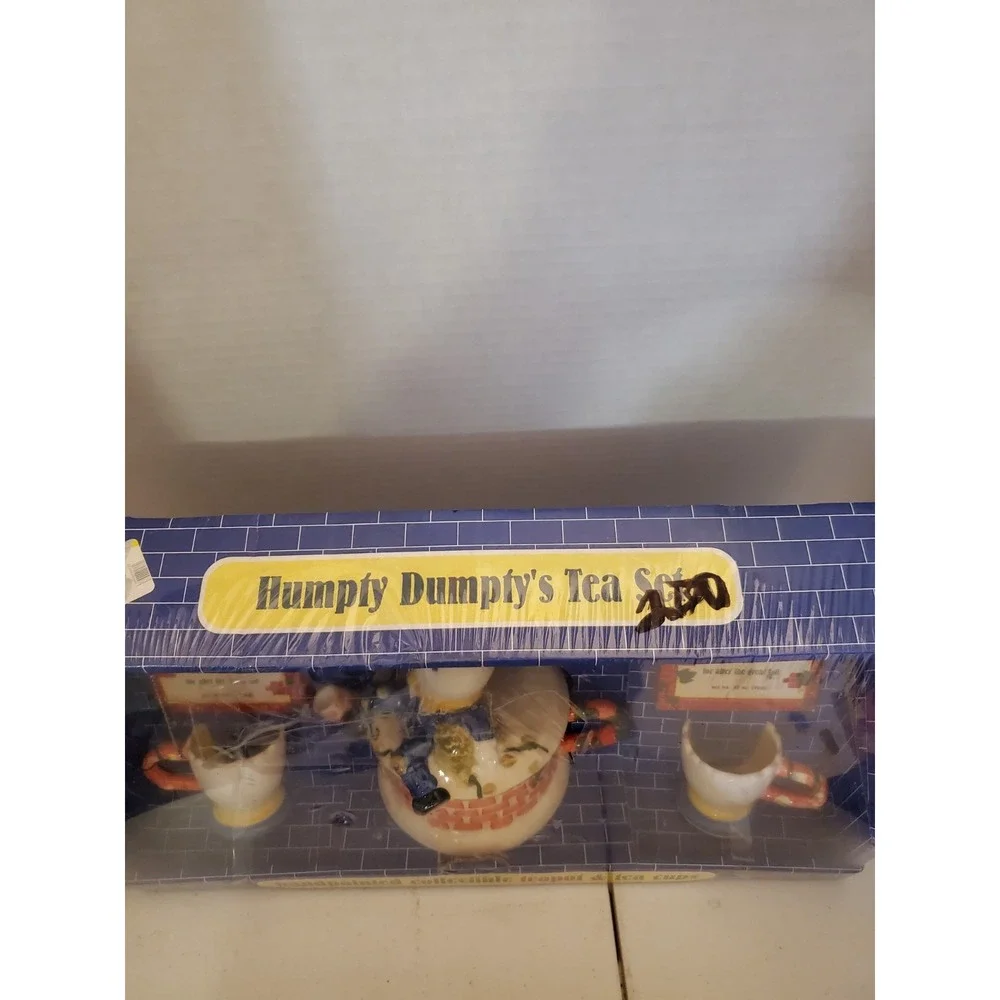 HUMPTY DUMPTY'S TEA SET - HANDPAINTED COLLECTIBLE TEAPOT & TEA CUPS